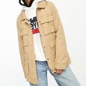 NWT Levi's 4 pockets belted denim jacket size Medium